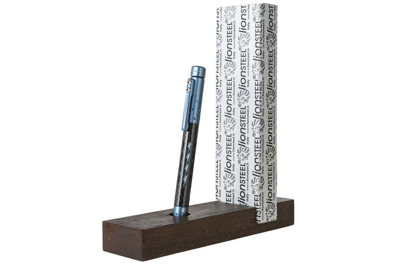 Lionsteel LSTNYFCBLM Nyala Carbon Fibre Blue Matte Pen