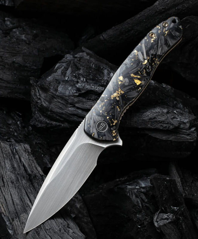 We Knife Kitefin LE 2009A Shredded Carbon Fiber And Golden Shred In Clear Resin Presentation Handle  Limited Edition