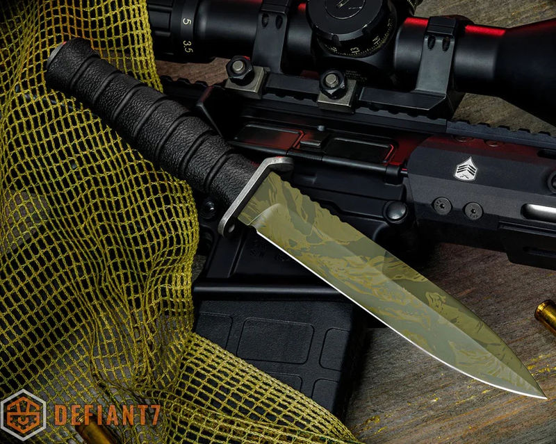 Defiant 7 M320 Fixed Blade w/ Tiger Stripe CPM-3V