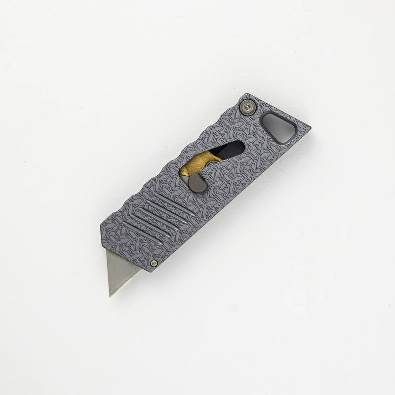Bob The Boxcutter – R1P – Aluminum – Grey
