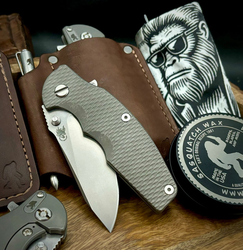 The Hinderer Jurassic Sasquatch EDC Combo (Full Ti Jurassic Slicer Hollow Ground, Investigator Pen, Leather carrier, Disorderly EDC Hank, Sasquatch Wax)